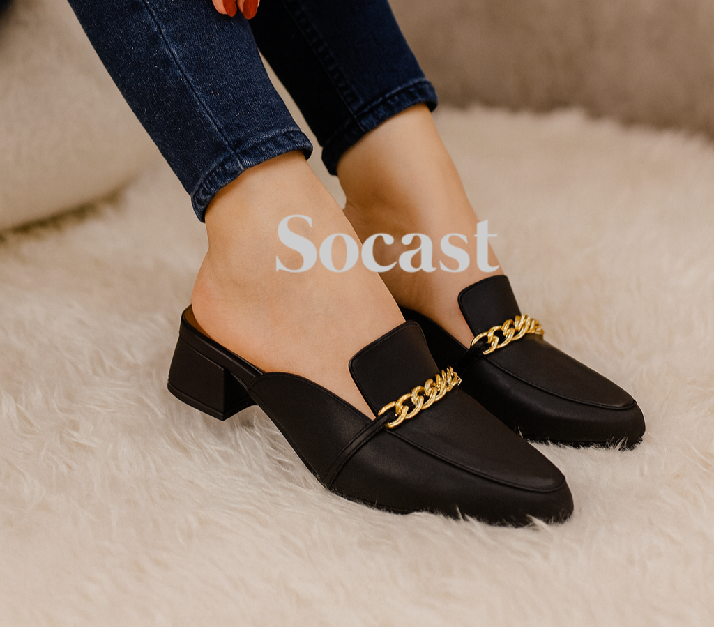 Zapatos destalonados con cadena