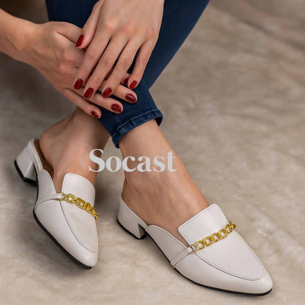 Zapatos destalonados con cadena