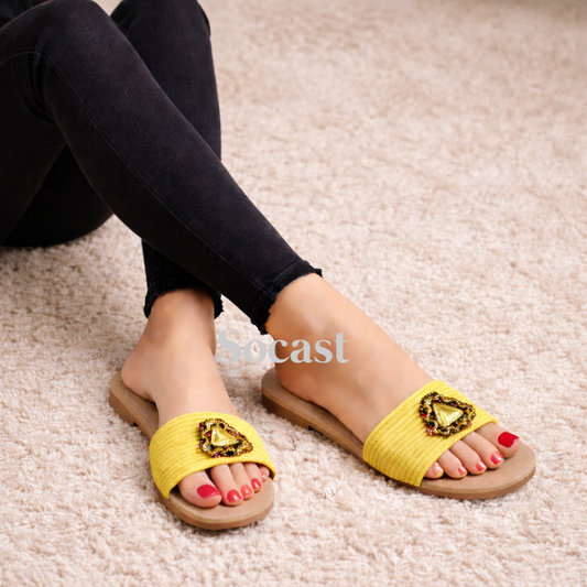 Sandalia adorno chic