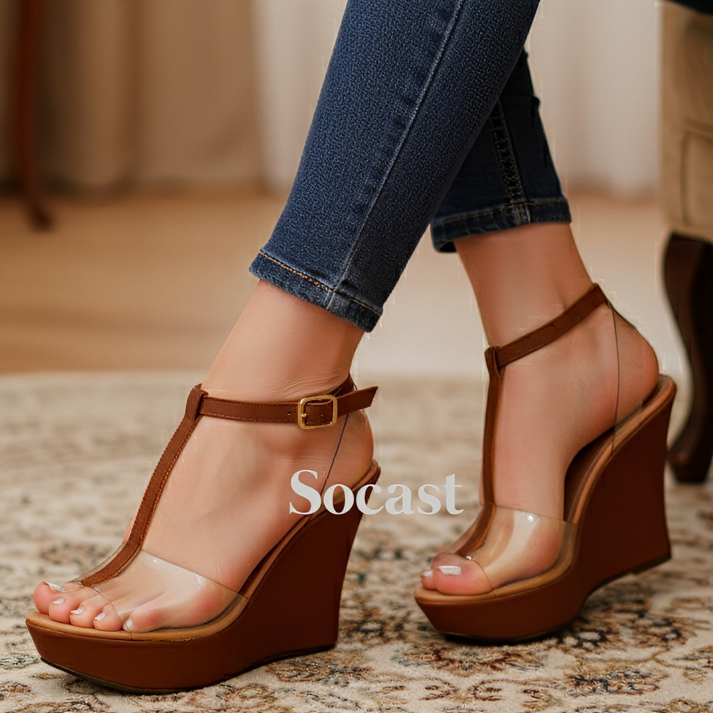 Sandalia plataforma con transparencia